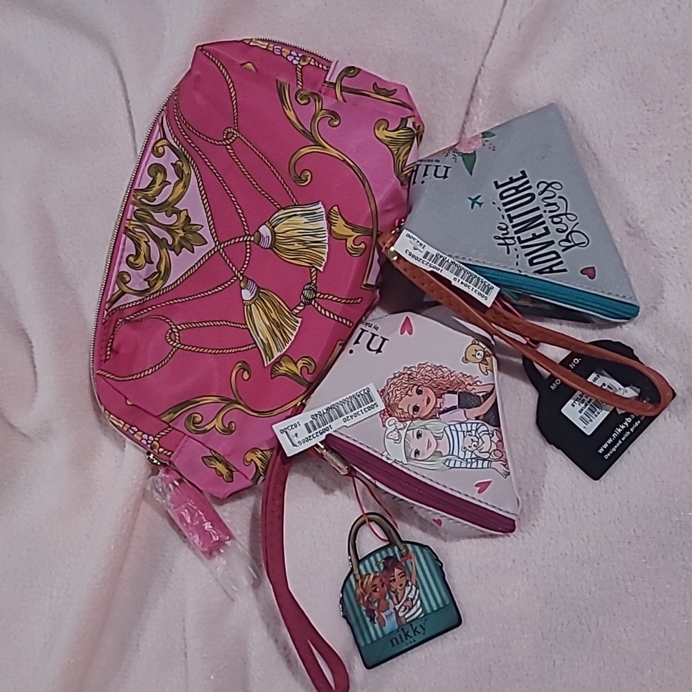 Nikki U.S.A. and Estēe Lauder mini bags